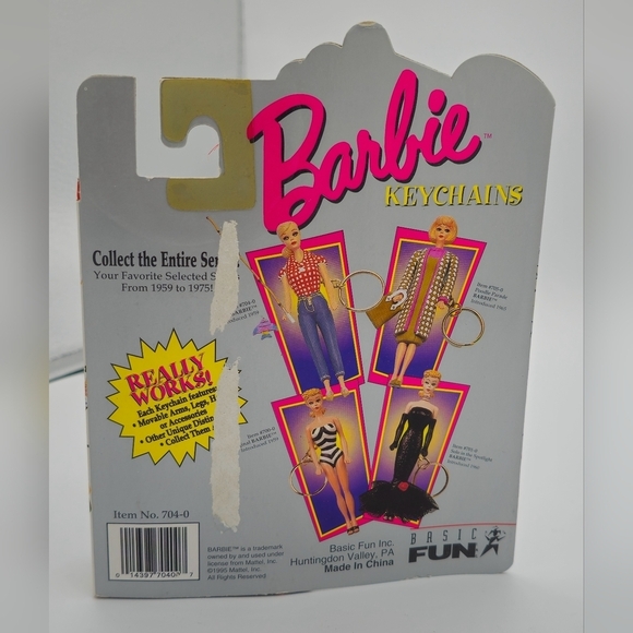 Vintage 1995 Picnic Barbie Fishing Basic Fun Keychain - Picture 3 of 3